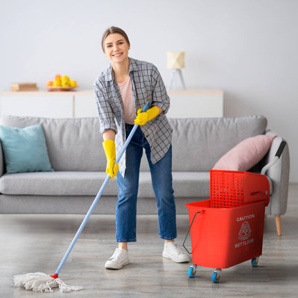 Úklidový kbelík 20L se ždímačem a kolečky, červený plast