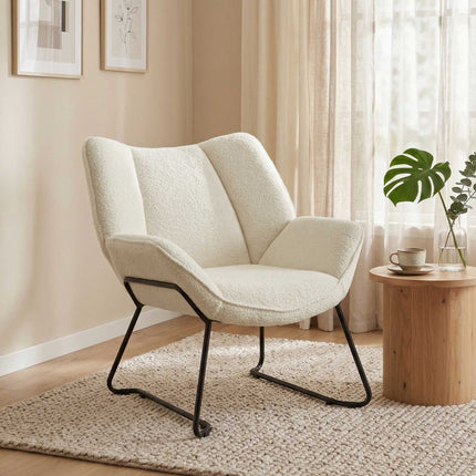 Designové křeslo, sherpa flís, široké opěradlo, ocelové nohy, bílá
