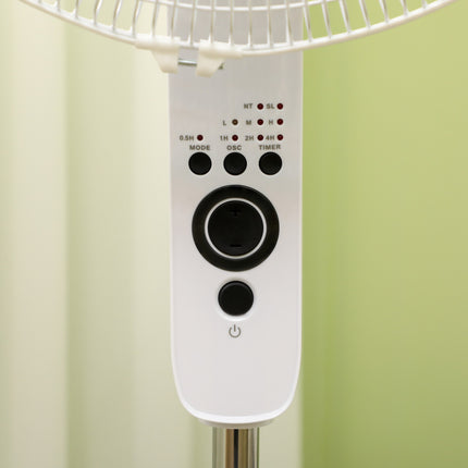 Výškově nastavitelný stojanový ventilátor s dálkovým ovládáním, 3 rychlosti, bílá