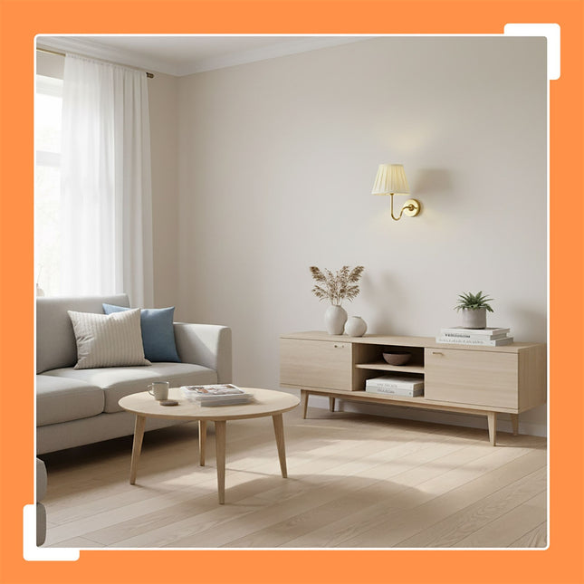 Nástěnná lampa v antickém stylu s plisovaným látkovým stínidlem