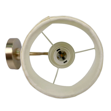 Nástěnná lampa v antickém stylu s plisovaným látkovým stínidlem