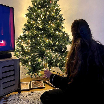 Umělý vánoční stromek se 700 LED světly, výška 2.1m