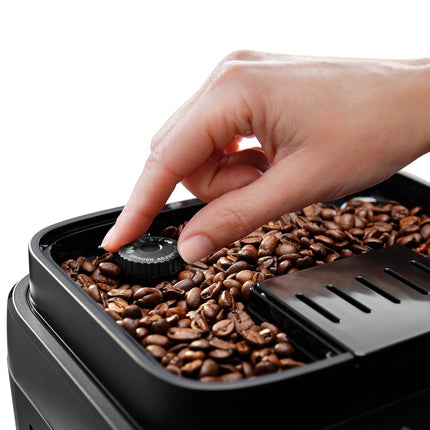 Automatický espresso kávovar s mlýnkem, ruční napěňovač mléka