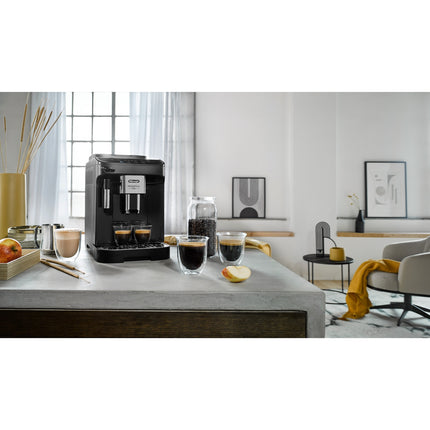 Automatický espresso kávovar s mlýnkem, ruční napěňovač mléka