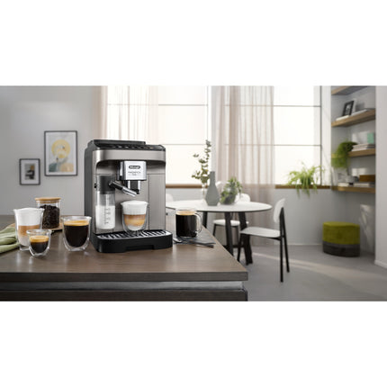 Automatický espresso kávovar s napěňovačem mléka, 7 druhů kávy