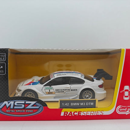 BMW M3 DTM kovový model, měřítko 1:42, sběratelský automobil