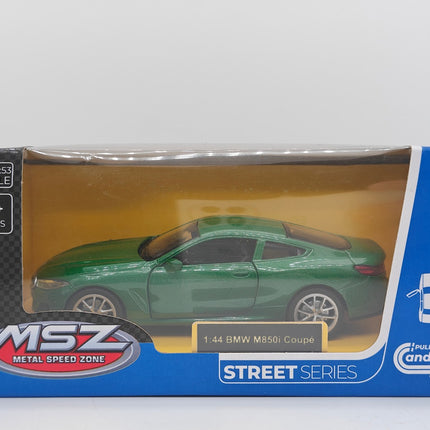 BMW M850i Coupe kovový model, sběratelský, měřítko 1:44