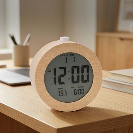 Digitální budík z bukového dřeva s funkcí snooze