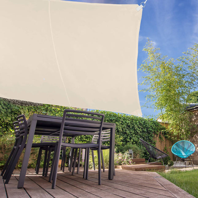 Béžová stínící plachta s UV ochranou na terasu a balkon