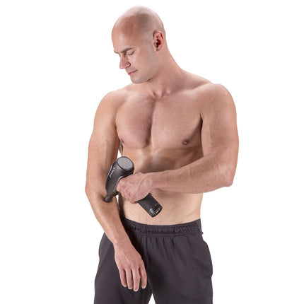 Černá masážní pistole, ruční hloubkový masážní přístroj