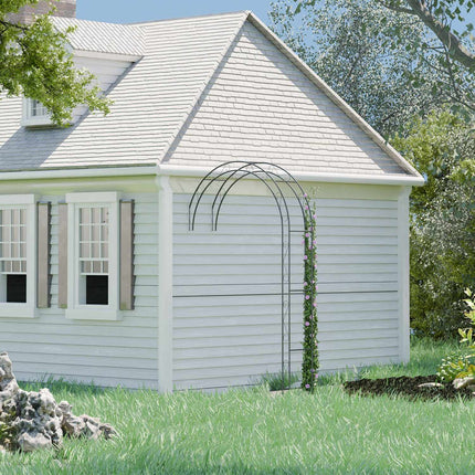 Černý kovový zahradní oblouk – poloviční pergola s treláží