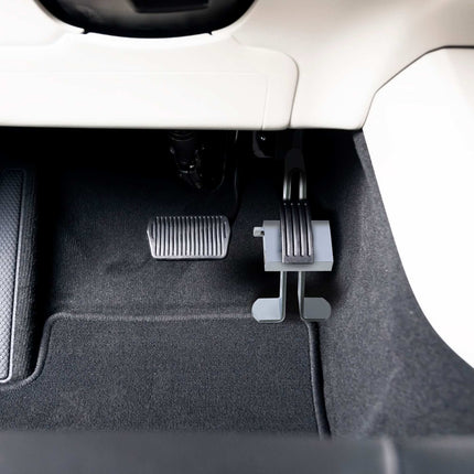 Dětské auto s aretací pedálu