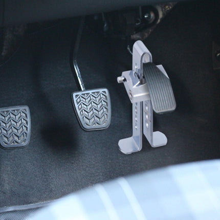 Dětské auto s aretací pedálu