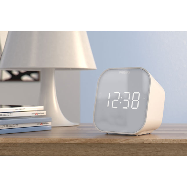 Rádiobudík se zrcadlovou přední stranou. Digitální FM přijímač. USB výstup pro nabíjení mobilu