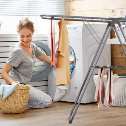 Collapsible clothes horse with wings
