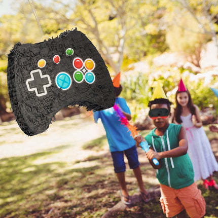 Piñata ve tvaru ovladače, sada s tyčí a škraboškou