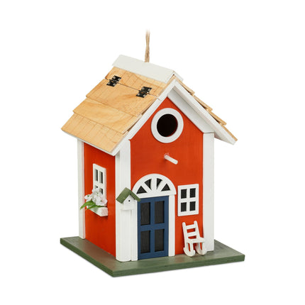 Dekorativní ptačí budka ve venkovském stylu