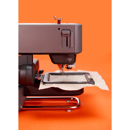 Vyšívací stroj s Bluetooth, rámeček 100x100 mm