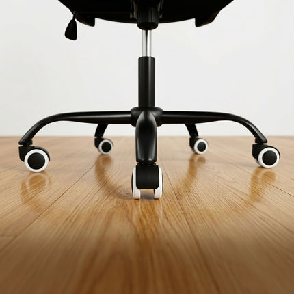 Ergonomická černá kancelářská židle s opěrkou hlavy a beder