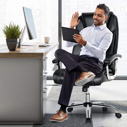 Ergonomická kancelářská židle – vysoké opěradlo, polstrované područky, otočná, černá