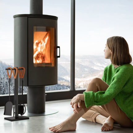 Haardgereedschapset met metalen standaard en leren handvatten