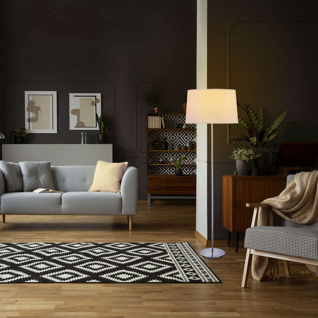 Stojací lampa s textilním stínidlem