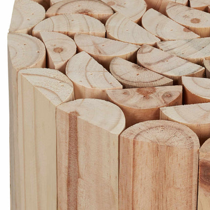 Stolička pod květiny v přírodním designu