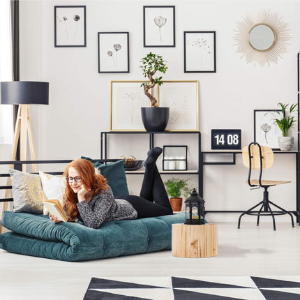 Stolička pod květiny v přírodním designu