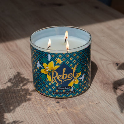 Frida Kahlo vonná svíčka – umělecký skleněný design
