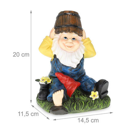 Zahradní trpaslík s kbelíkem vody