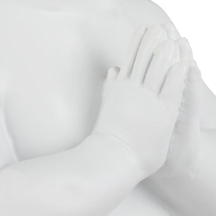 Grave angel praying