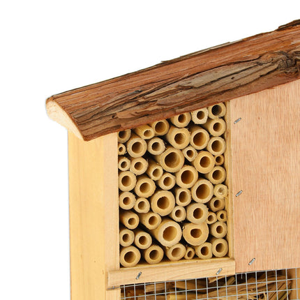 Insektenhotel mit Rindendach
