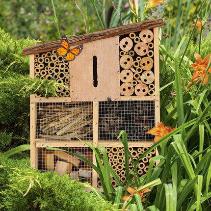 Insektenhotel mit Rindendach
