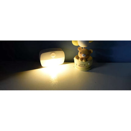 Izoxis 22090 LED noční lampa s pohybovým senzorem