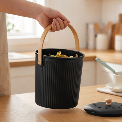 Kuchyňský koš na bioodpad 5.6L, černý, uhlíkové filtry
