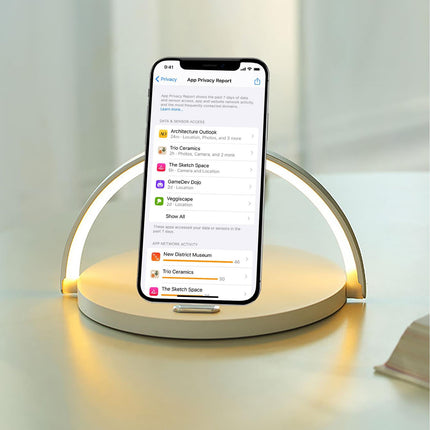 LED lampa s bezdrátovou nabíječkou 15W