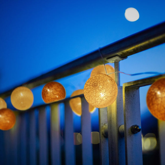 LED světelný řetěz s 20 koulemi