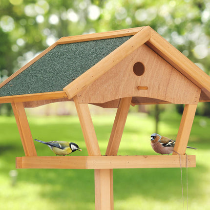 Großes Vogelhäuschen auf Stange