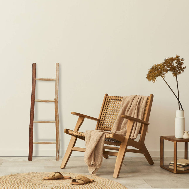 Middelgrote decoratieve ladder van kastanjehout