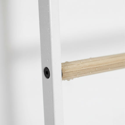 Kovový žebřík na ručníky – 4 příčky, úsporný design