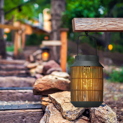 Kovová a ratanová solární lampa