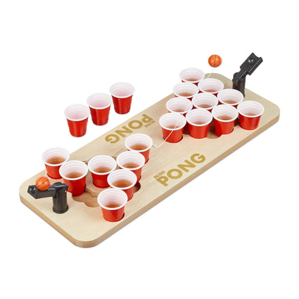 Mini beer pong s červenými kelímky
