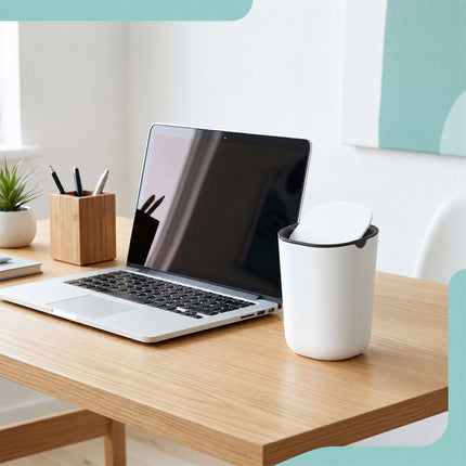 Mini stolní koš s výklopným víkem, 1.5L – bílý