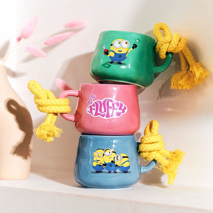 Vonná svíčka Minions v keramickém hrnku – ovocně květinová vůně