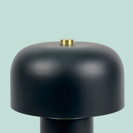 Stolní lampa houba – minimalistický design, zlatý detail