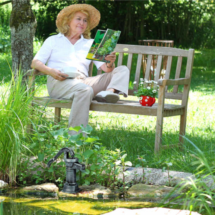 Nostalgische Deko-Pumpe aus Gusseisen