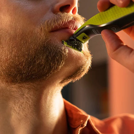 Philips OneBlade 360 Face Hybrid Trimmer and Shaver, 3 Stubble Combs, IPX7
