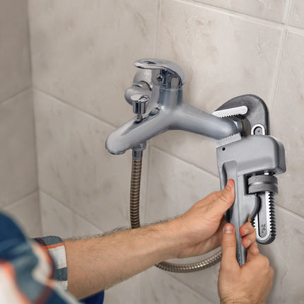 Pipe Wrench, 24-Inch Aluminum, Adjustable 4.1-In Jaw