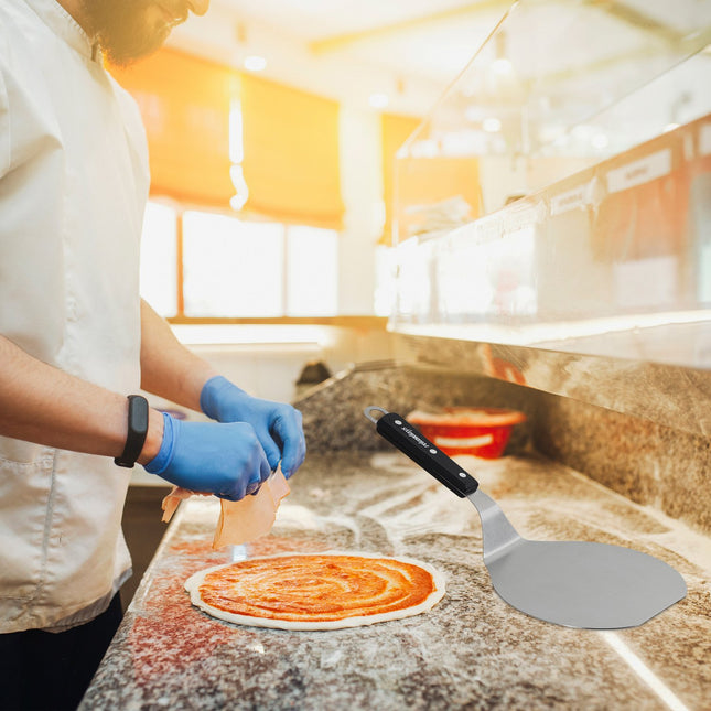 Lopata na pizzu s dřevěnou rukojetí