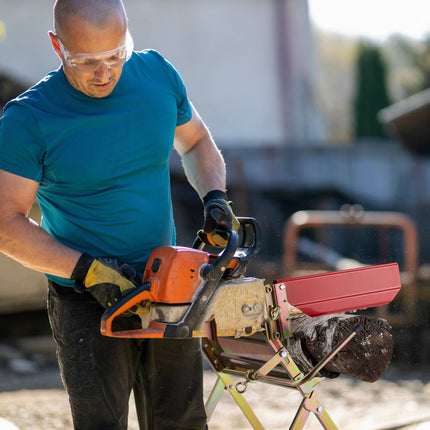 Saw stand with chainsaw holder